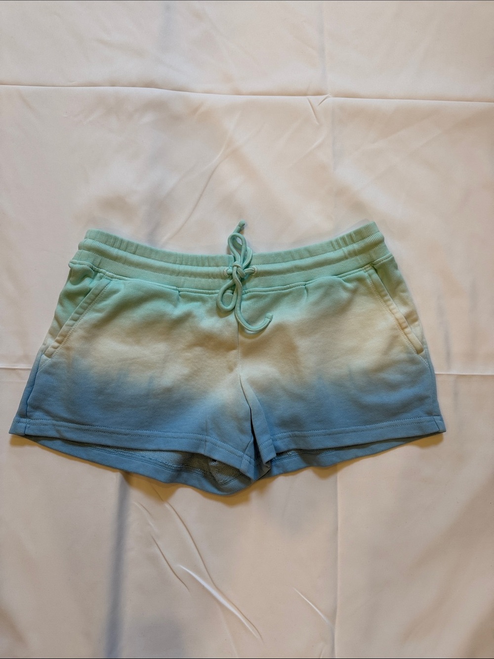 Vineyard Vines Aqua-to-Blue Gradient Athletic Shorts